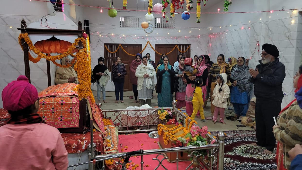 guru govind sinh ke 354 vaan prakaashotsav keertan kar manaaya