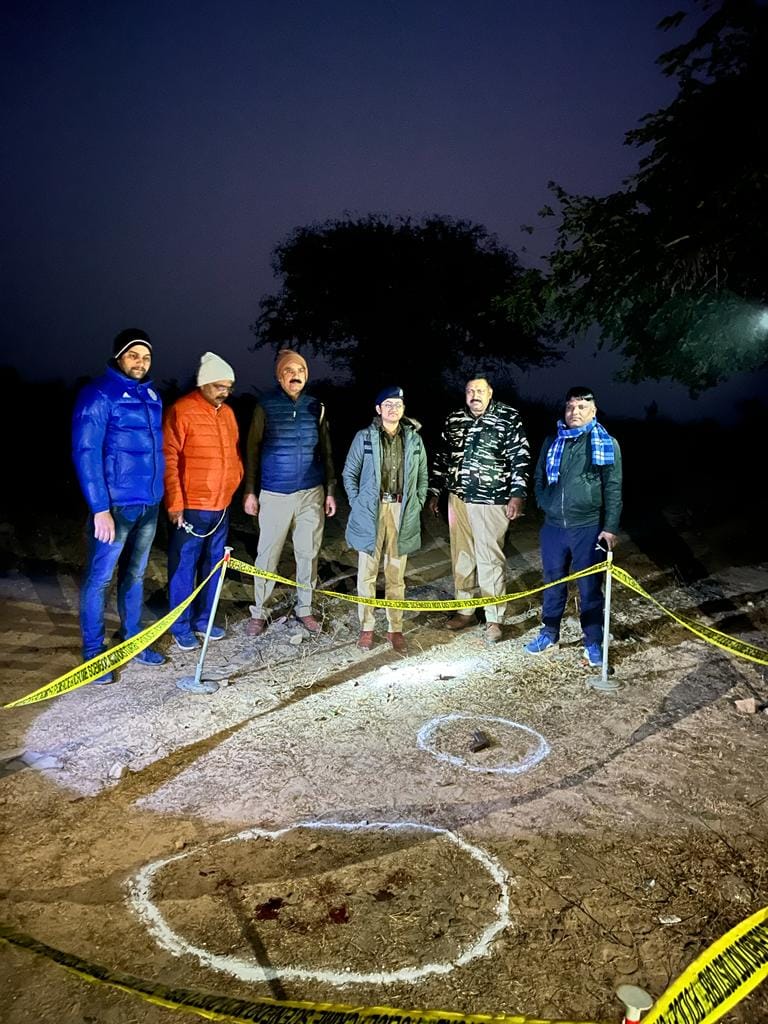 Mirzapur Encounter Encounter with the police of the accused who killed with knives, arrested, shot in the leg