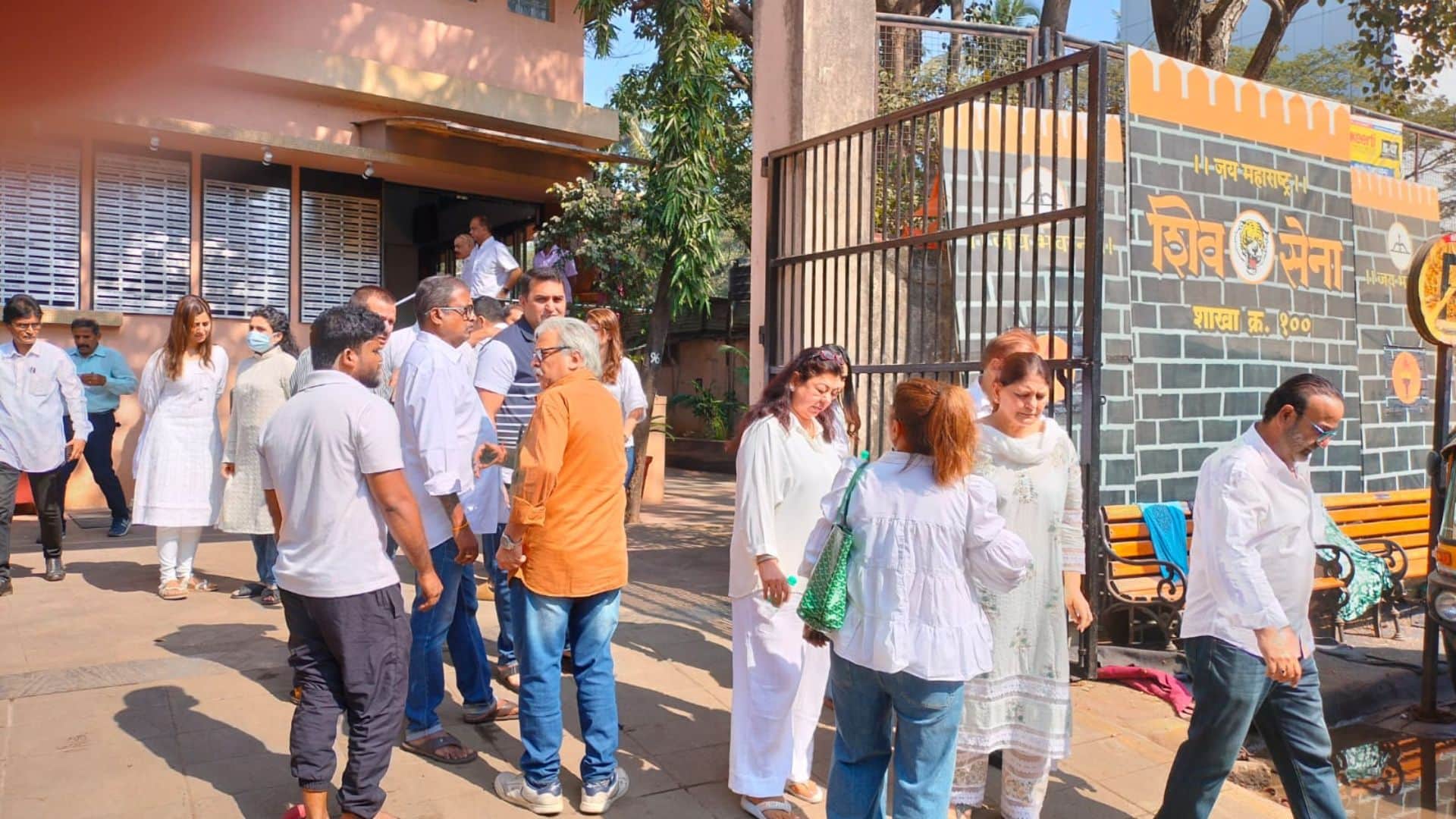 famous prducer nitin manmohan Funeral performed at Santacruz crematorium mumbai