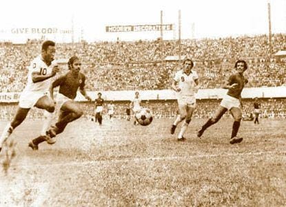 Kolkata roads were jammed when Pele came to play in India
