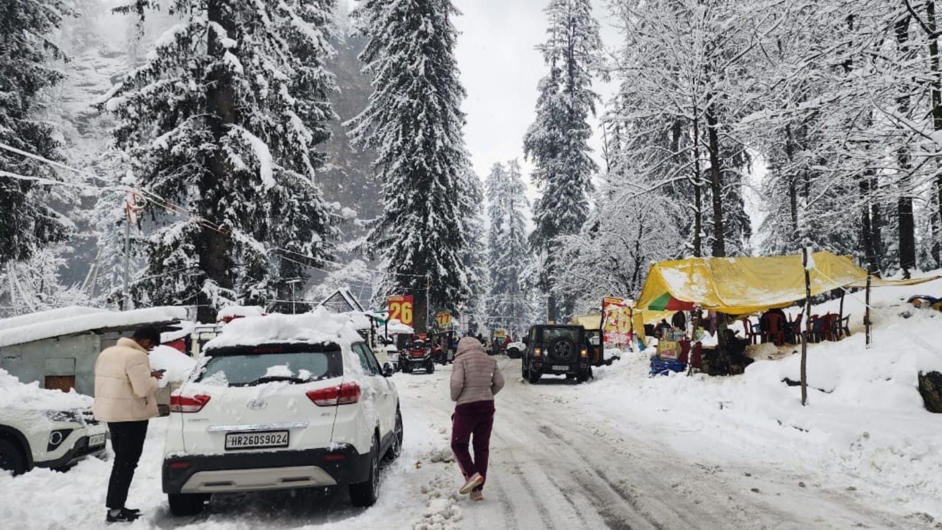 himachal weather update snowfall in lahaul rohtang chamba kinnaur rain in shimla 134 roads blocked