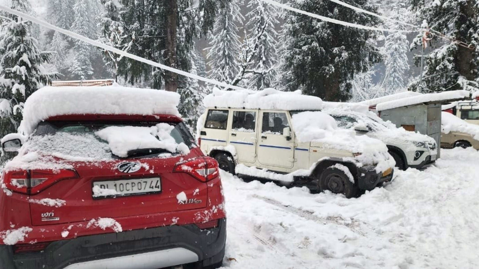 himachal weather update snowfall in lahaul rohtang chamba kinnaur rain in shimla 134 roads blocked