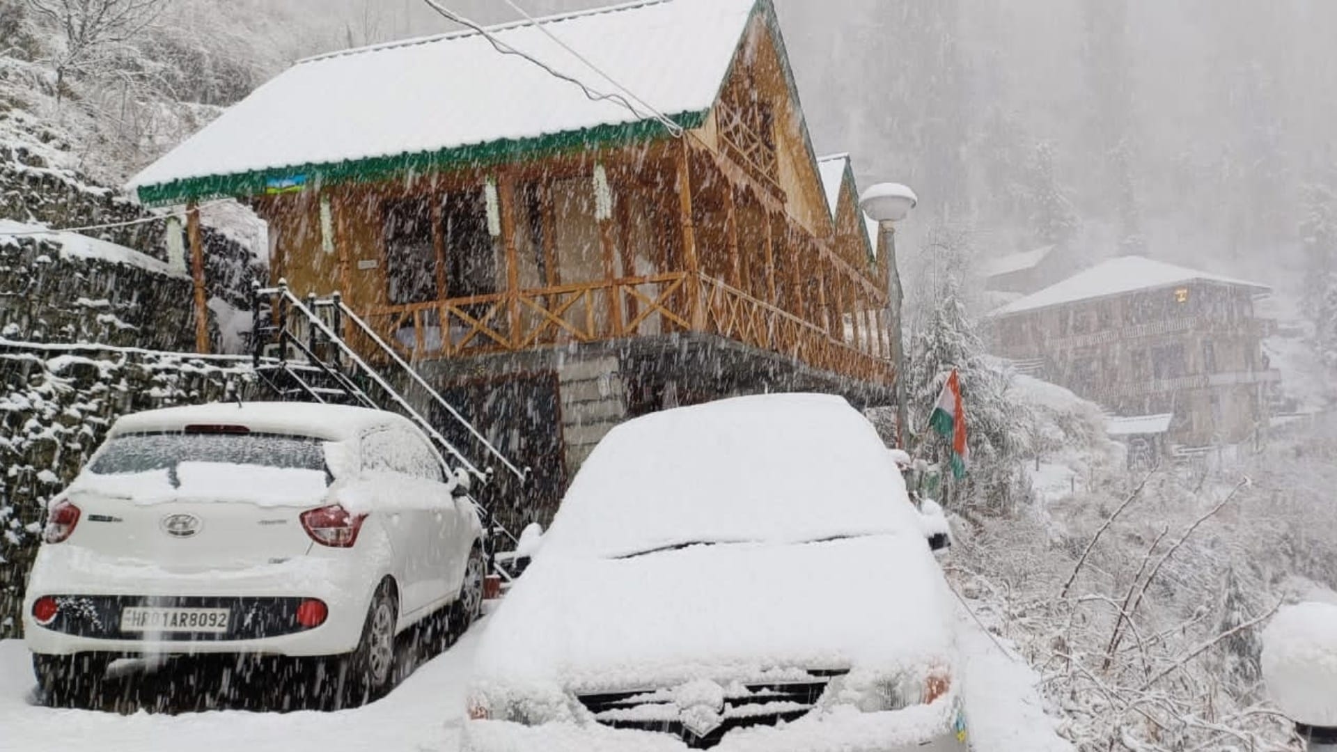 himachal weather update snowfall in lahaul rohtang chamba kinnaur rain in shimla 134 roads blocked