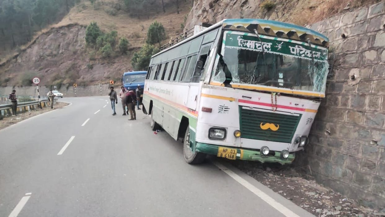 himachal solan news: hrtc bus accident in solan eight passengers injured in accident
