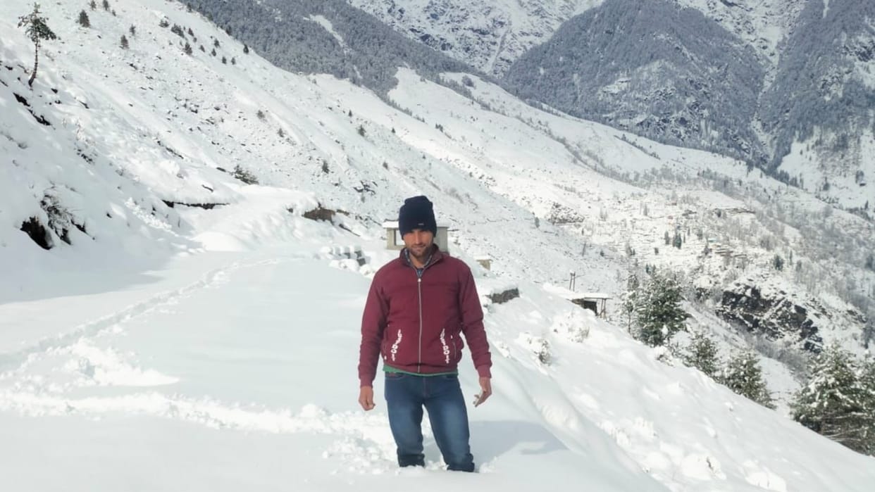 himachal weather update snowfall in lahaul rohtang chamba kinnaur rain in shimla 134 roads blocked