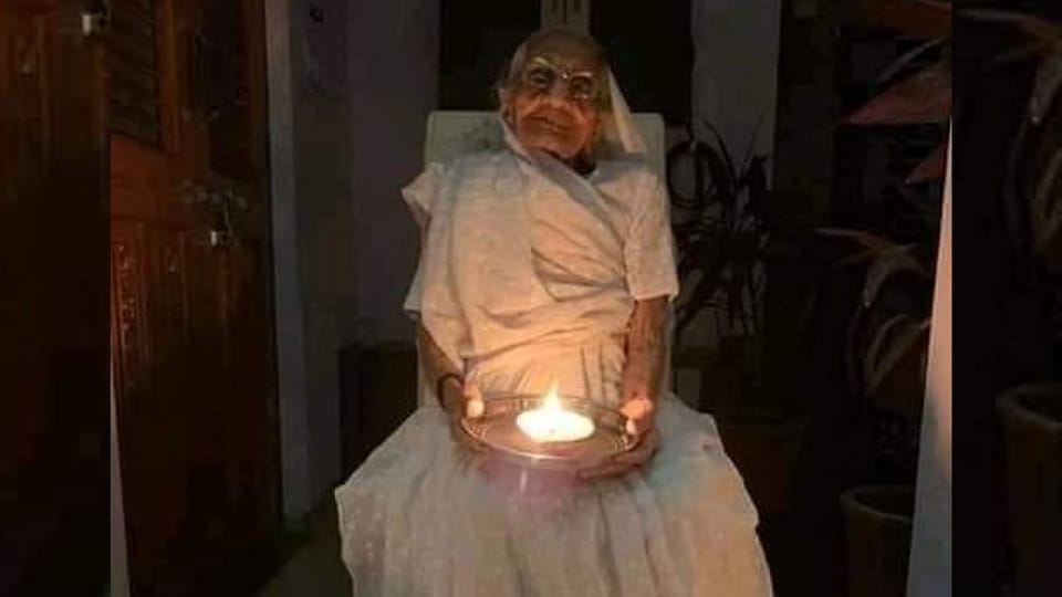 PM Modi Mother Death: CM Dhami expressed grief over demise of Heeraben Modi