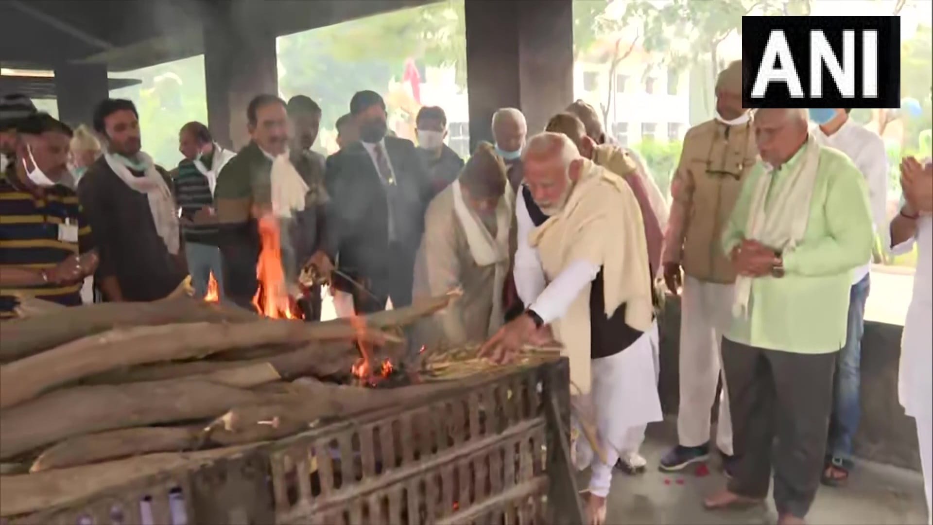 Hiraben Funeral: Simple funeral of PM Modi's mother, from Vaghela to Adani know who reached