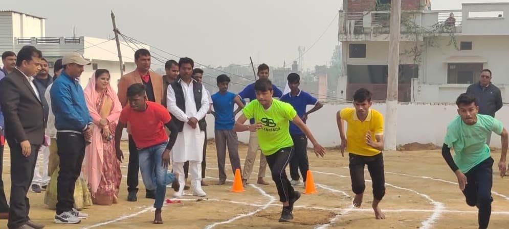 vishal in senior and ashutosh got first position junior 100 meter race