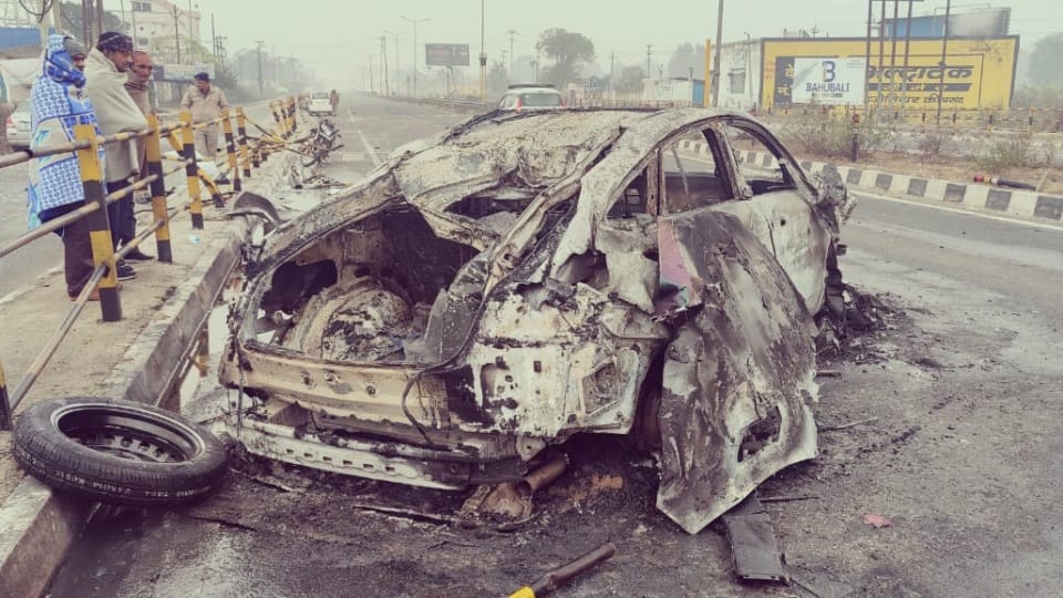 Cricketer Rishabh Pant Car Horrible Accident in roorkee Photos