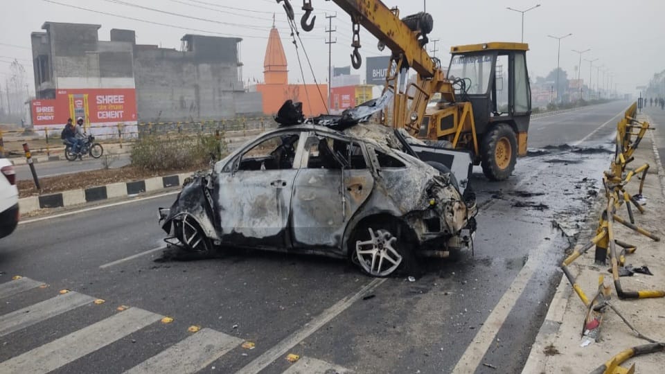 Cricketer Rishabh Pant Car Horrible Accident in roorkee Photos