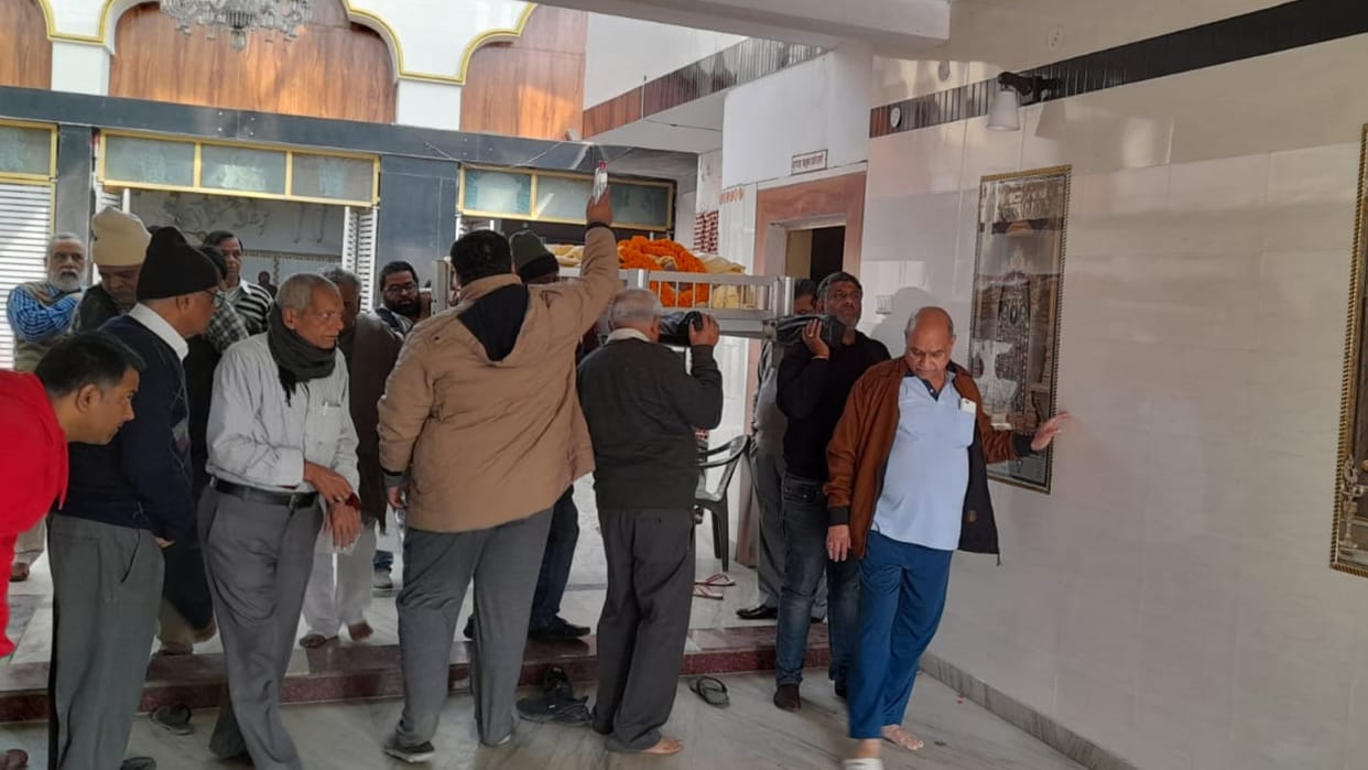 keeping dead body in temple take last farewell from Kanha