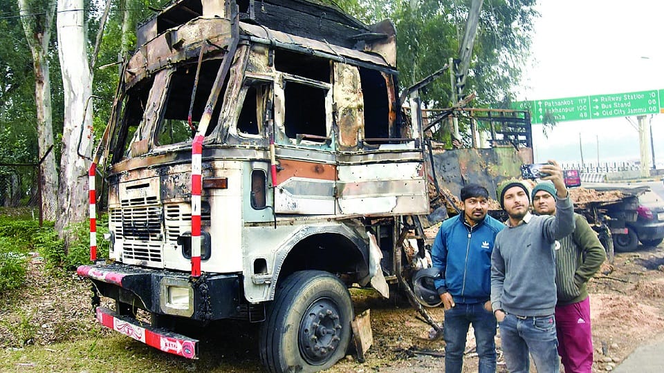 Jammu Kashmir: Truck burnt Sidhra encounter selfie point, movement of vehicles remained normal