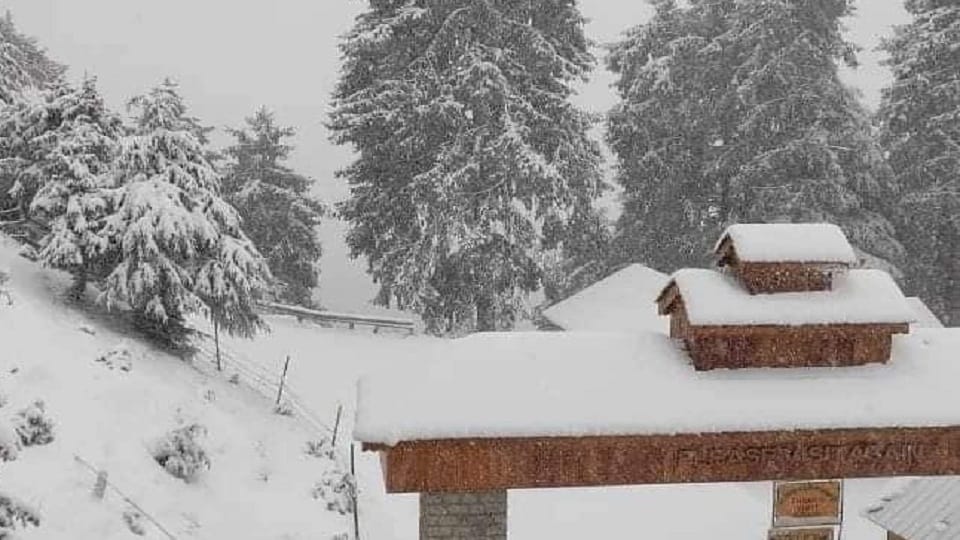 Snowfall in Himachal Pradesh brings down temperature