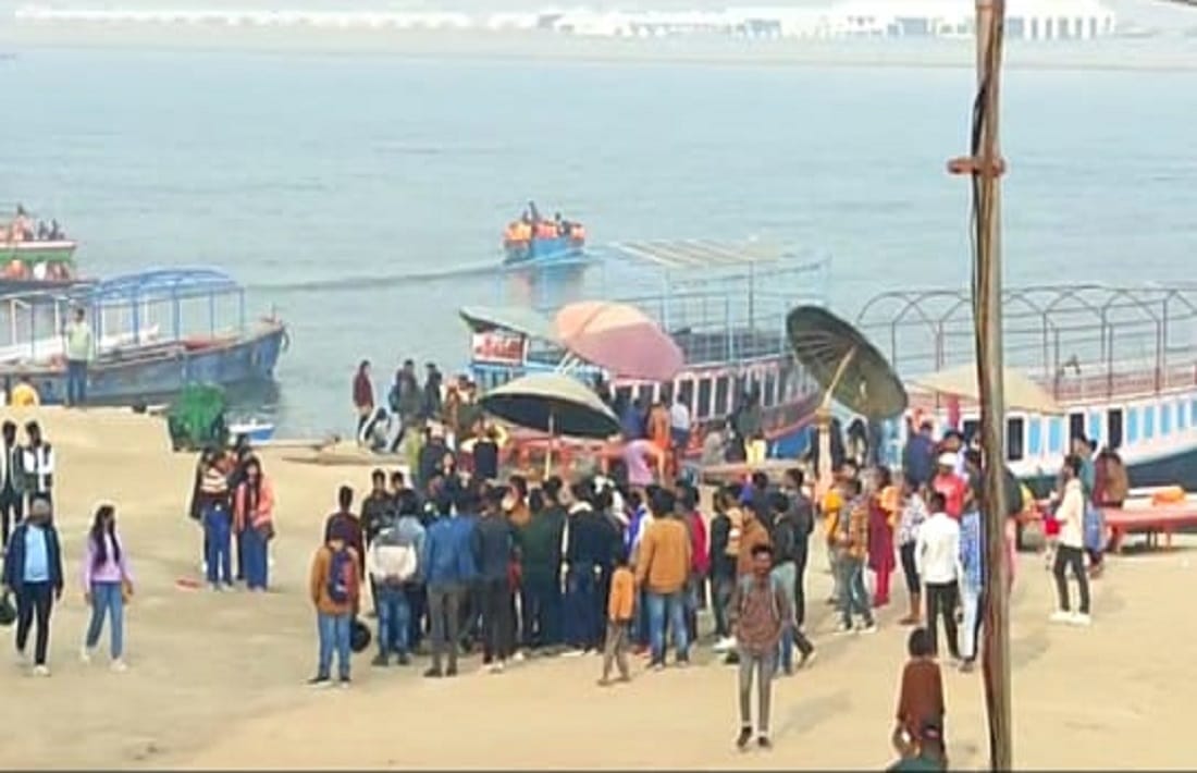 sailors and tourists Fight at assi ghat varanasi police remained mute spectators