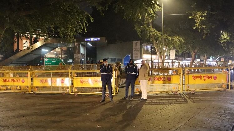 दिल्ली में जगह-जगह तैनात पुलिस