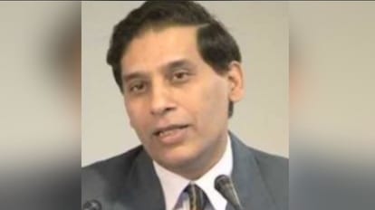 Whose phone calls were tapped in three months, the Chief Secretary reviewed