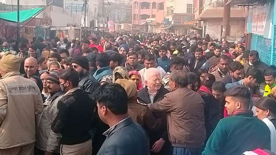 Croud Of Krishana Devotees Reached At Banke Bihari Mandir Vrindavan Mathura For New Year 2023 Celebration