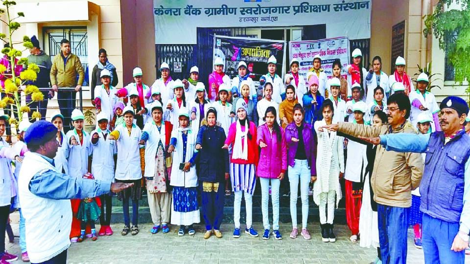 Women were taught self-defense tricks in Aparajita program in Etah