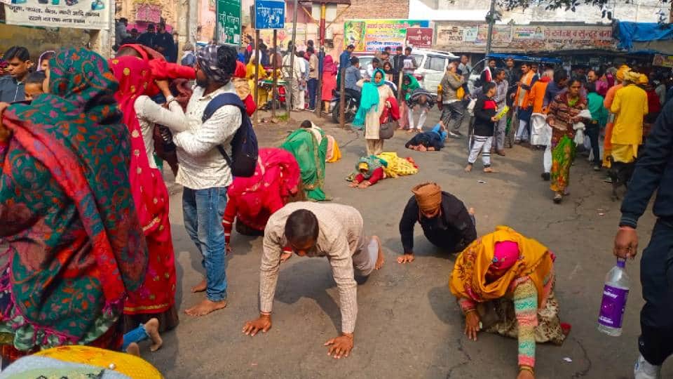 More than one lakh devotees visited Shri Banke Bihari temple before new year in Mathura