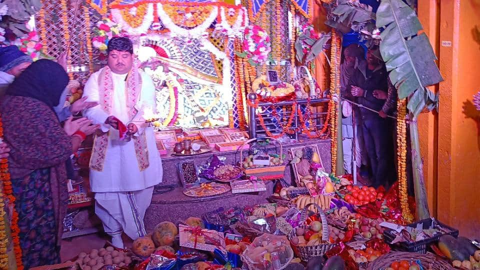 More than one lakh devotees visited Shri Banke Bihari temple before new year in Mathura