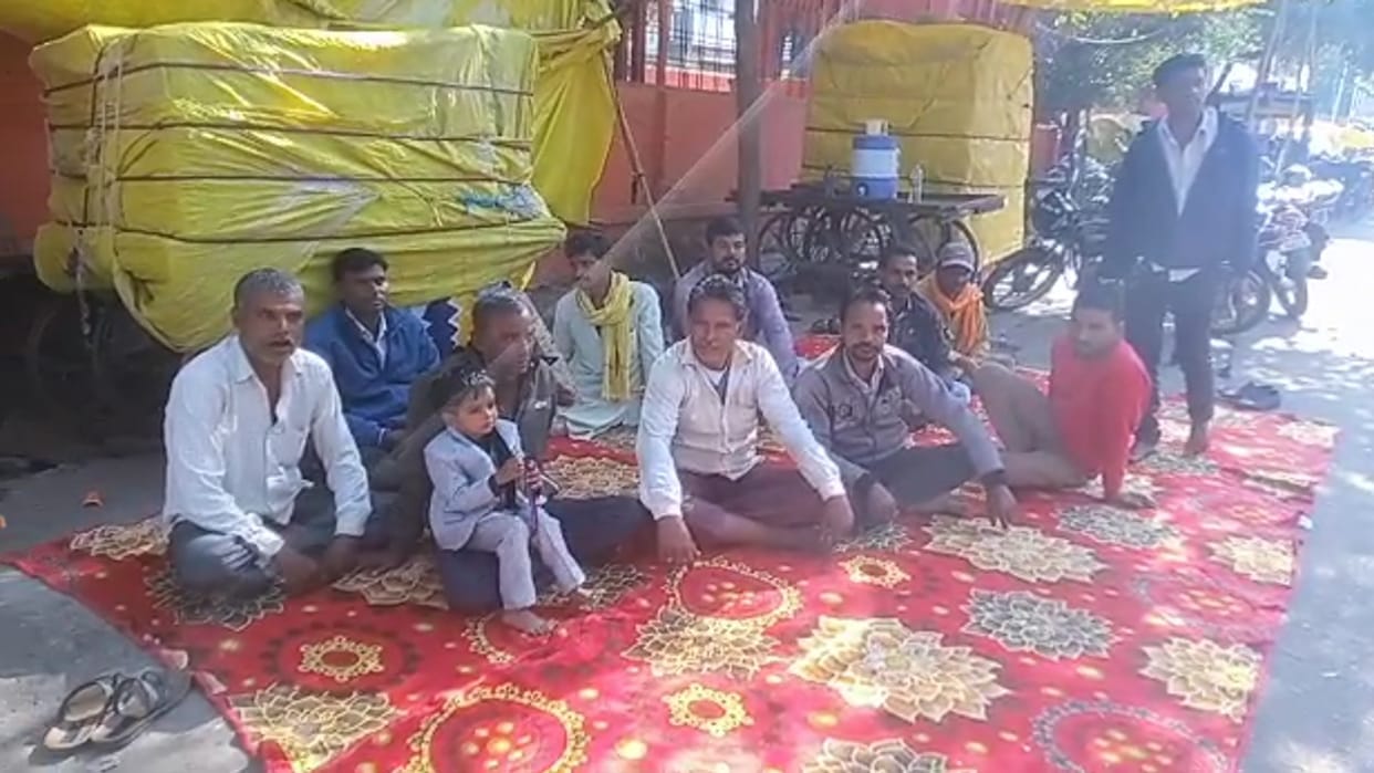 Indefinite strike of vegetable vendors in Rajgarh expressed displeasure over change of location