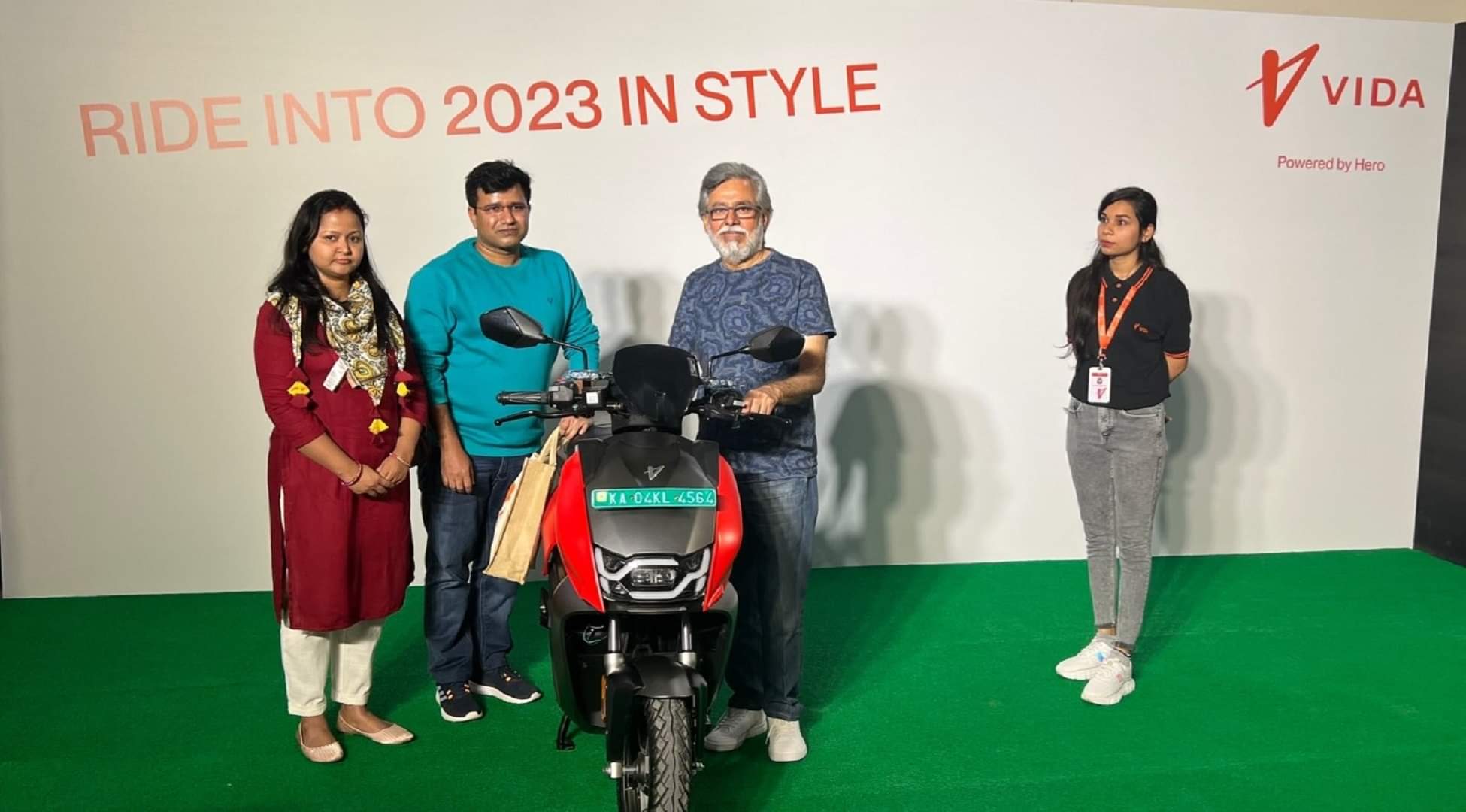 Hero MotoCorp introduces Vida V1 Electric Scooter in two new colour schemes Know Price Range Features Specs