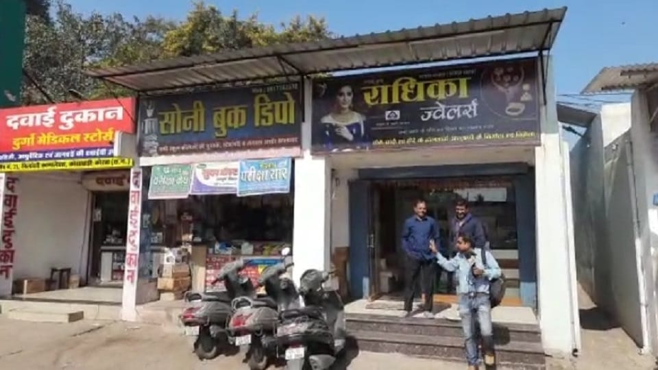 Thieves target two shops in Korba Chhattisgarh theft goods worth three lakhs