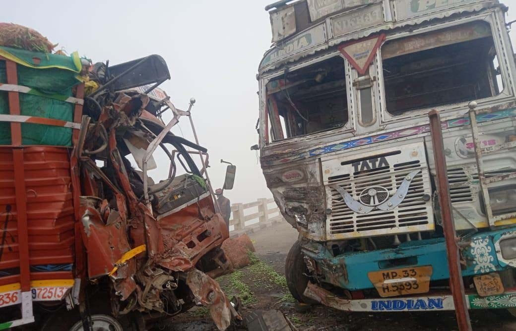 pea loaded dcm colided to truck, driver died