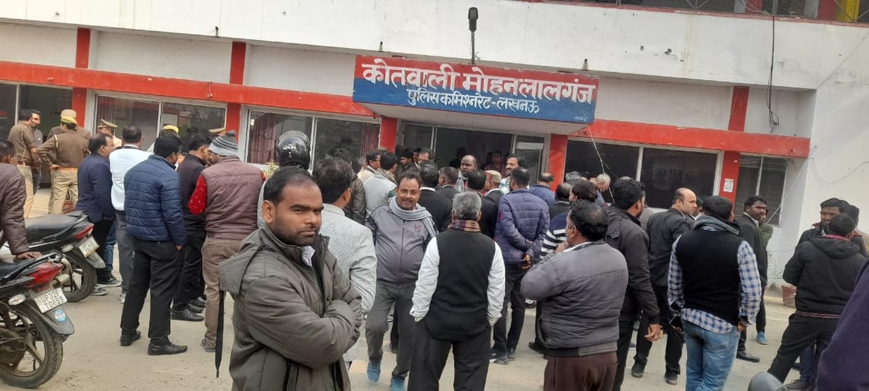 Case filed after 11 days for misbehave with a lawyer in Mohanlalganj.