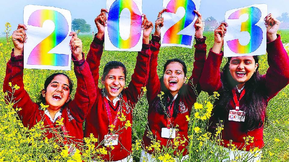 Celebrations were held to welcome new year and parties were held at various places in Firozabad