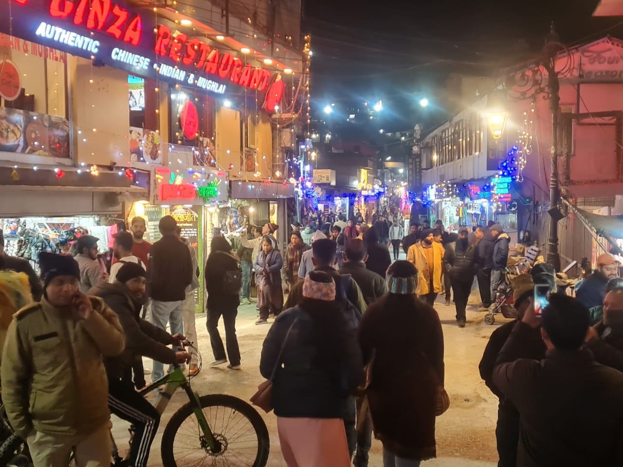 New year 2023 celebration in Uttarakhand tourist Huge crowd and traffic jam in mussoorie nainital