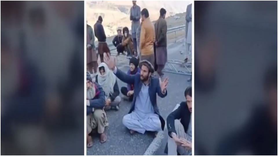 Pakistan News : Protest against Pak army in Gilgit Baltistan over illegal land grab in Hindi