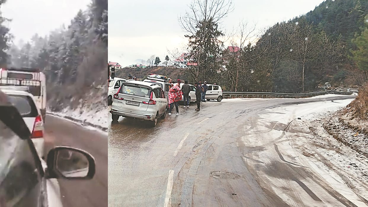 snowfall in shimla vehicles cars skid on snow in kufri Fagu shimla himachal pradesh