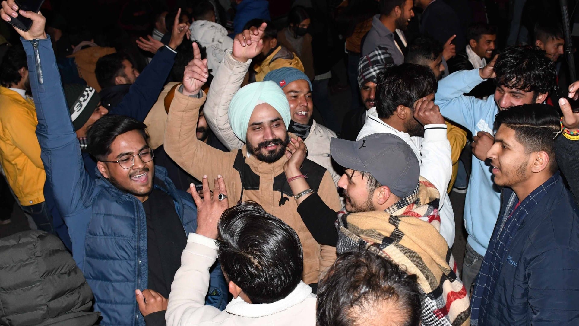 new year 2023 celebration in shimla tourist dance on DJ enjoys food festival
