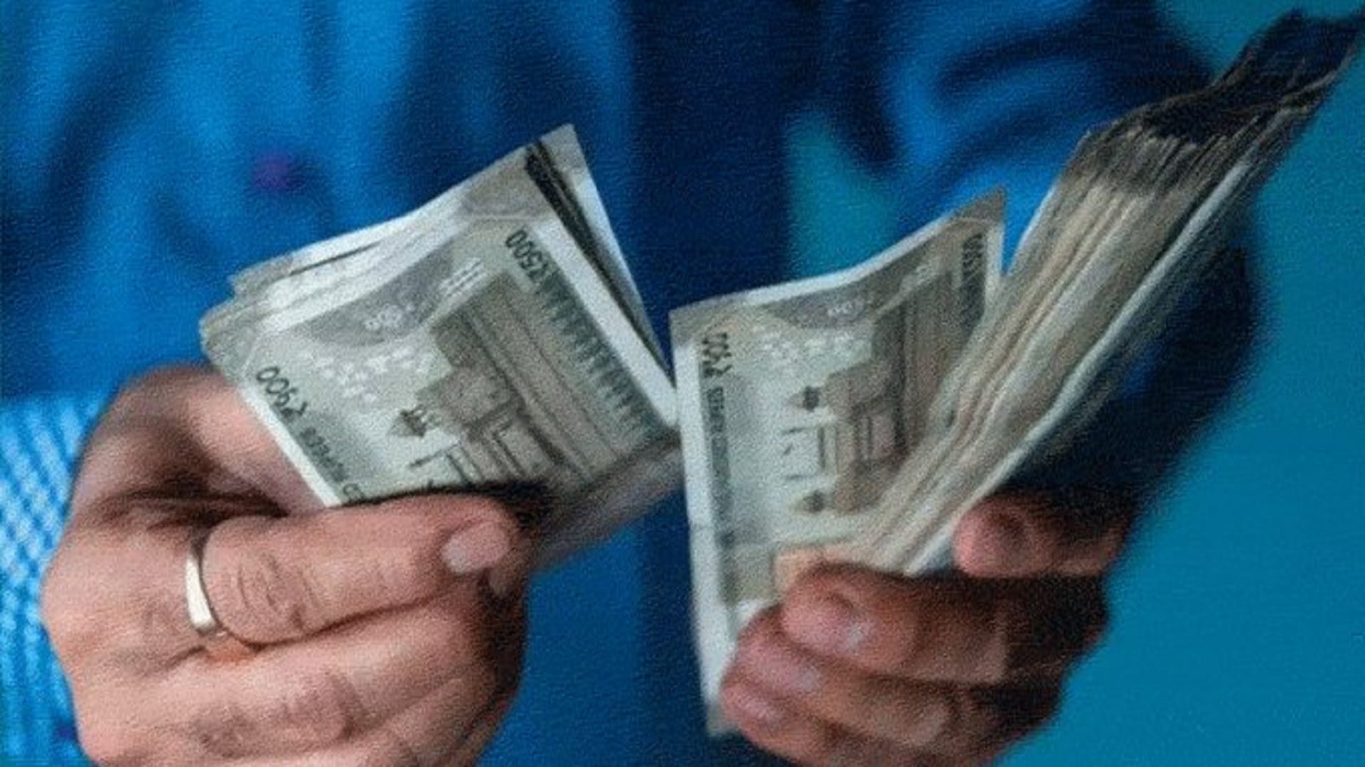 RS  One lakh rupees fled from the scooty of retired postmaster in varanasi