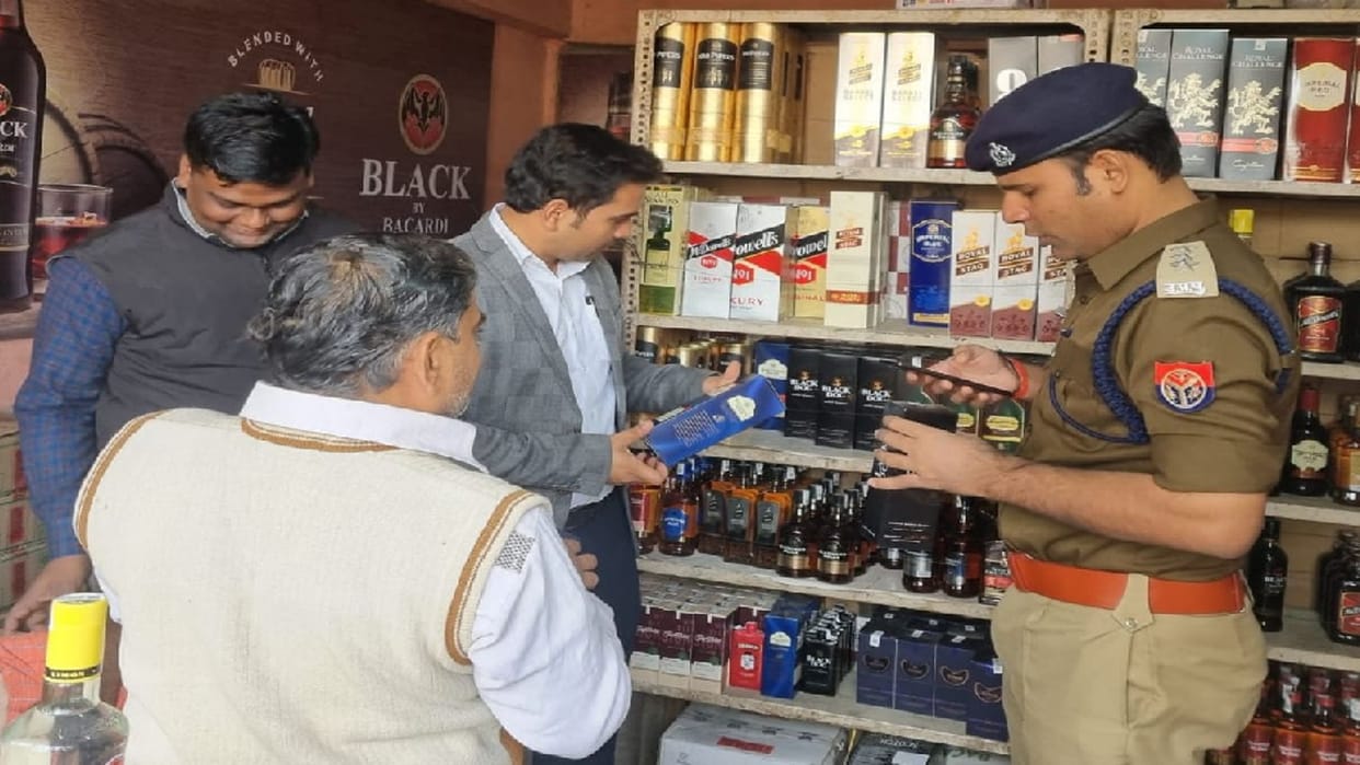 English liquor worth 50 lakhs recovered in a carton of paracetamol