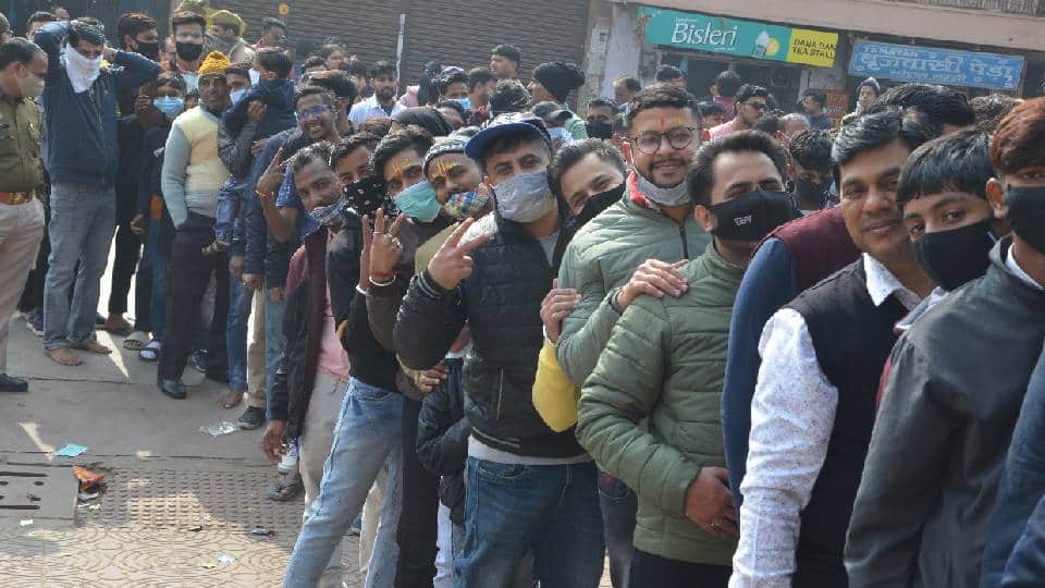 More than one lakh devotees visited Shri Banke Bihari temple before new year in Mathura