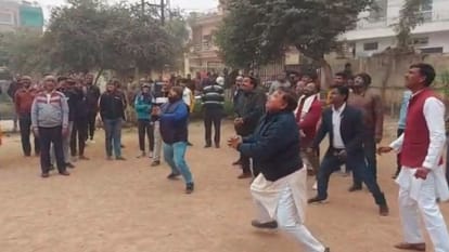 Gwalior: Energy Minister's new style, asking people to eat food on their doorstep