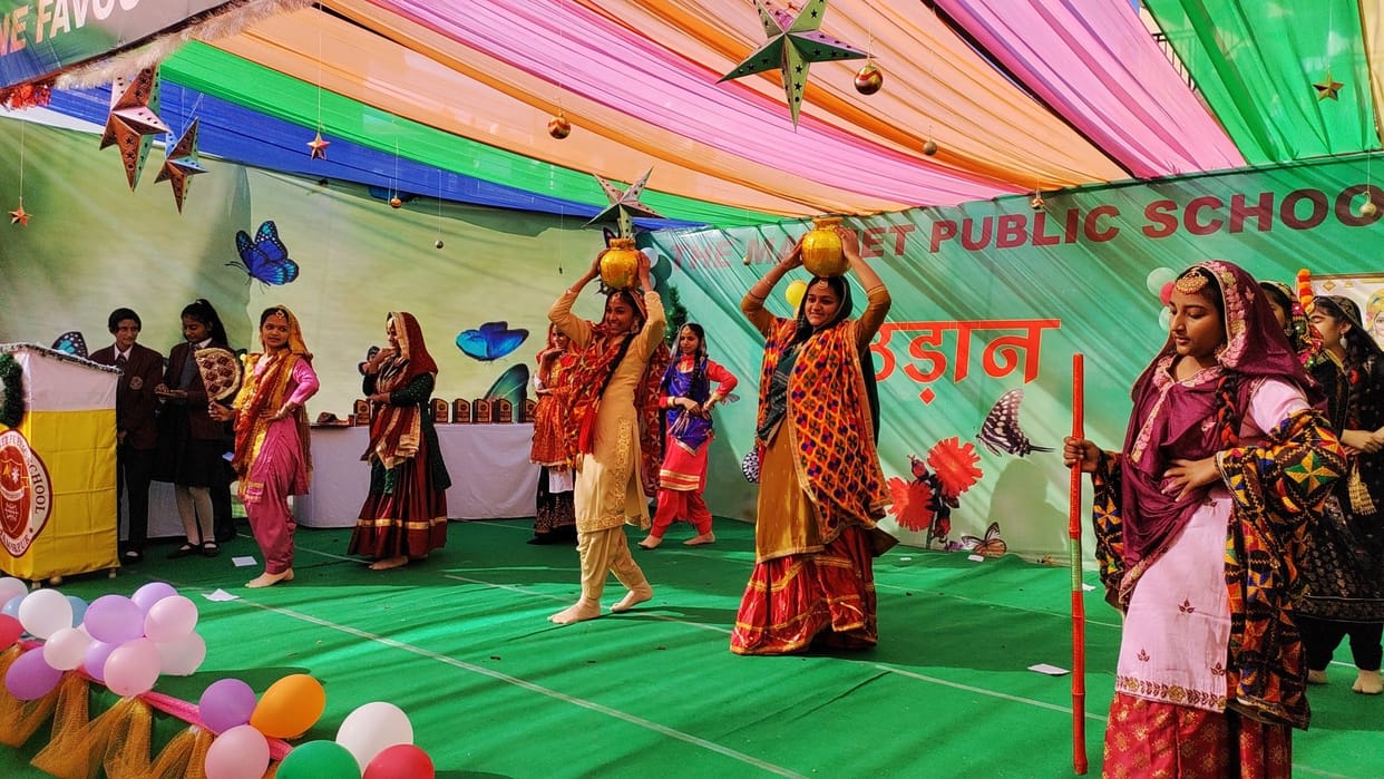 Students gave a wonderful performance on the song Chidiya Da Chamba