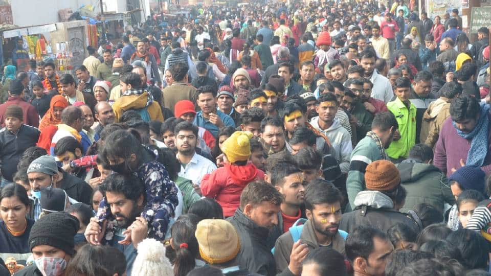 More than one lakh devotees visited Shri Banke Bihari temple before new year in Mathura