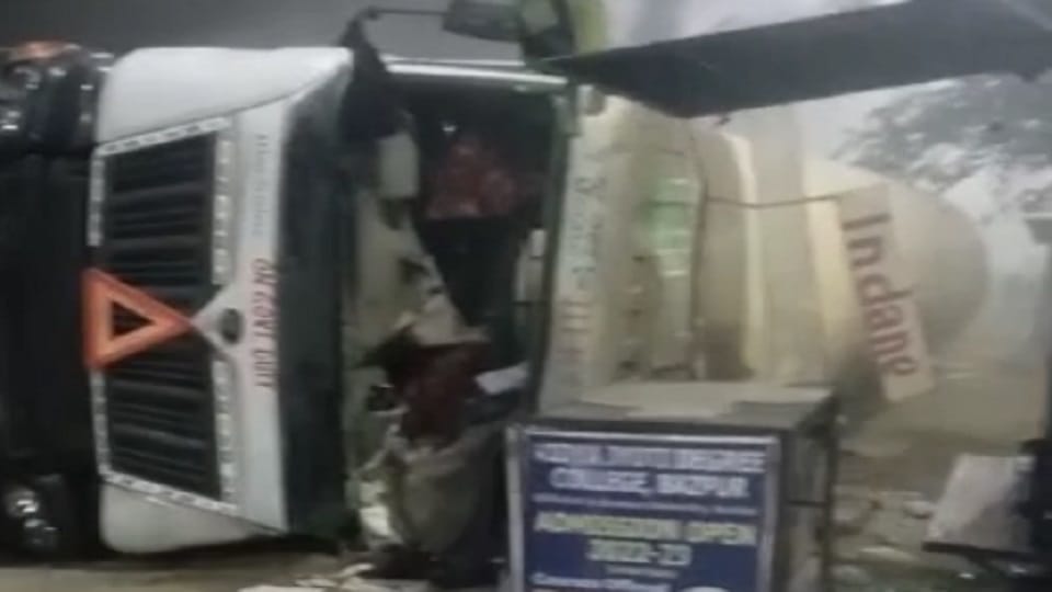 Gas capsules overturned in Rampur