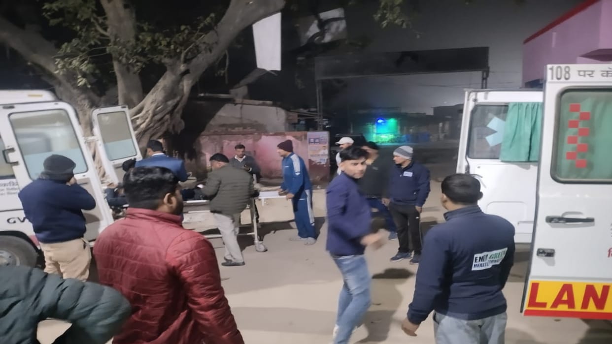 Bolero overturned while returning from Baraat in Deoria teenager died