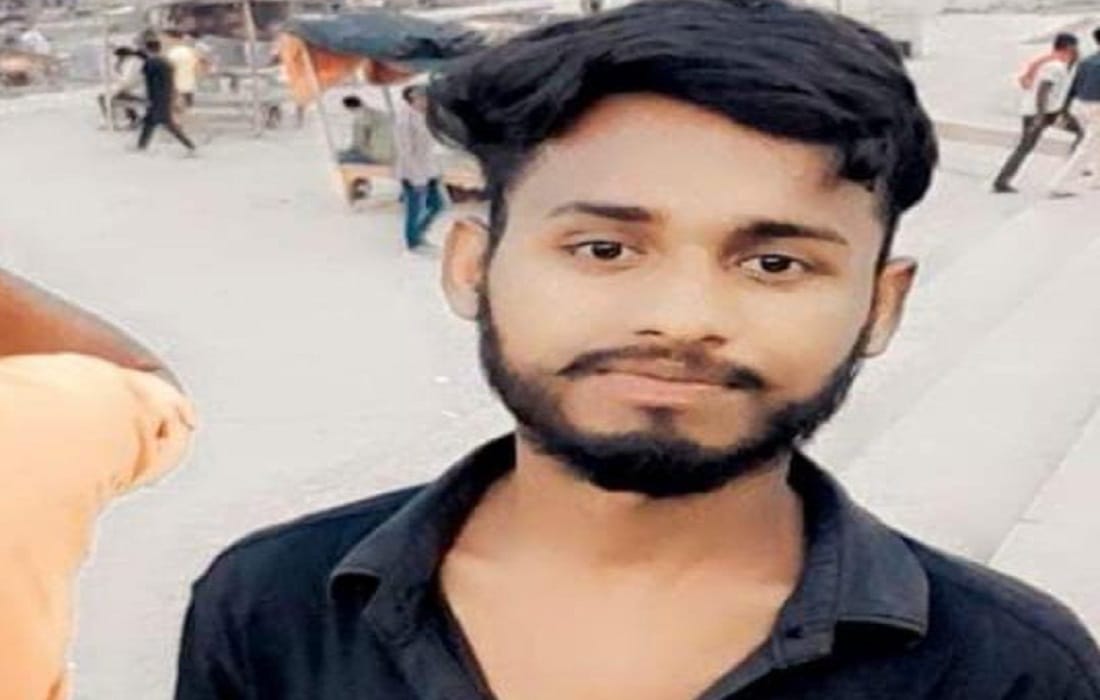 Salesman dies in varanasi due to crushed by tractor who fell after  colliding with auto