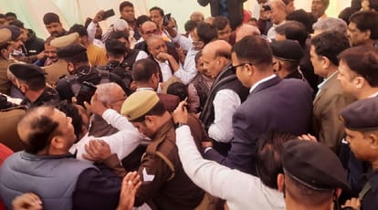 Defence Minister Rajnath Singh congratulated for new year said Yogi government is doing good work