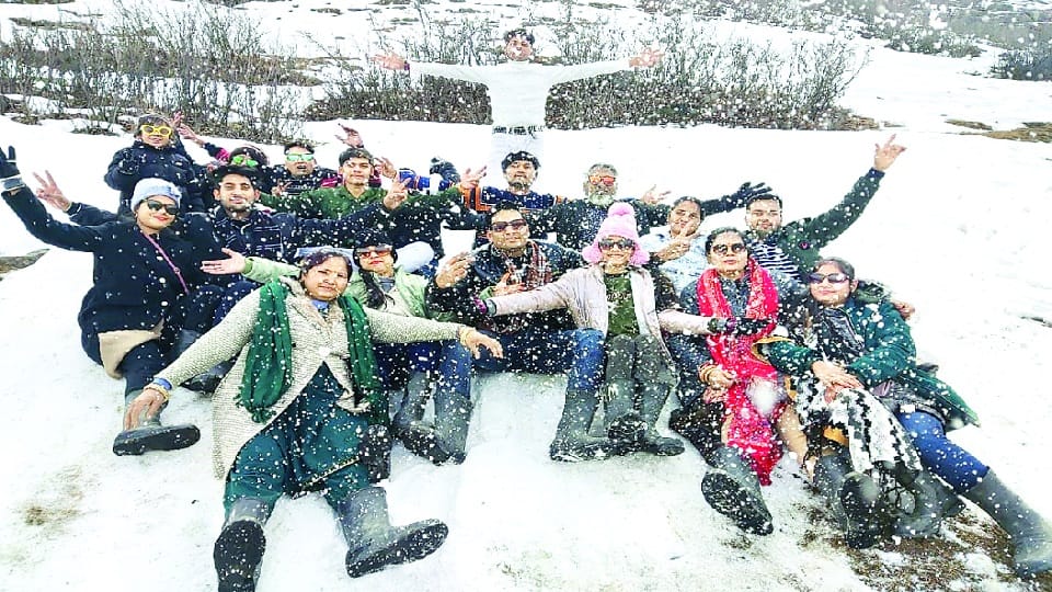Jammu Kashmir: Valley ready for New Year celebrations, snowfall in Sonamarg- Gulmarg