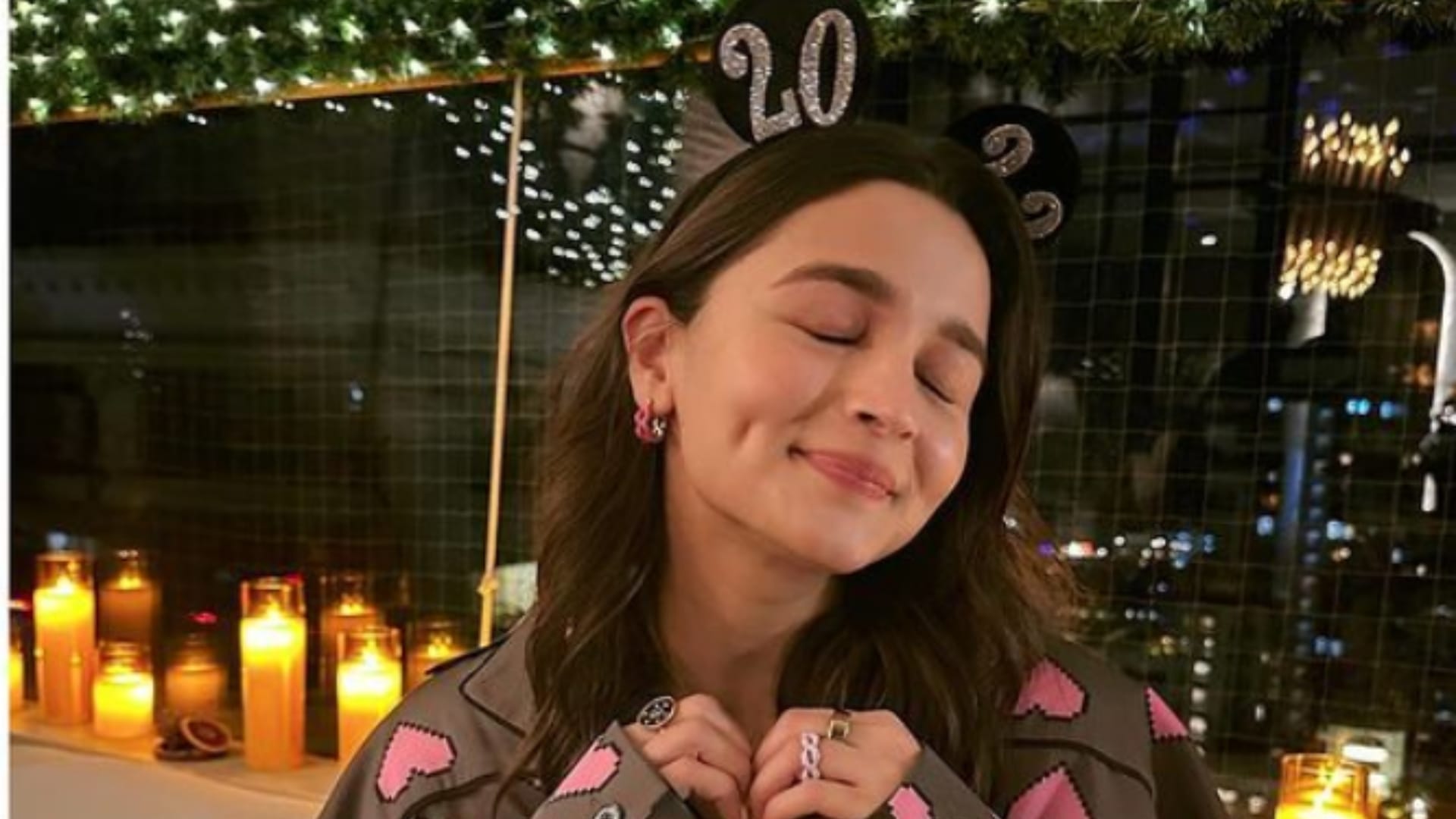 Alia Bhatt shares her Holi greetings with her rangeeli pic from the set of Rocky Aur Rani Ki Prem Kahani