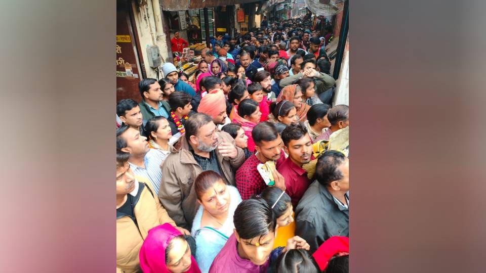 Vrindavan devotees reached Mathura to have darshan of their deity in new year