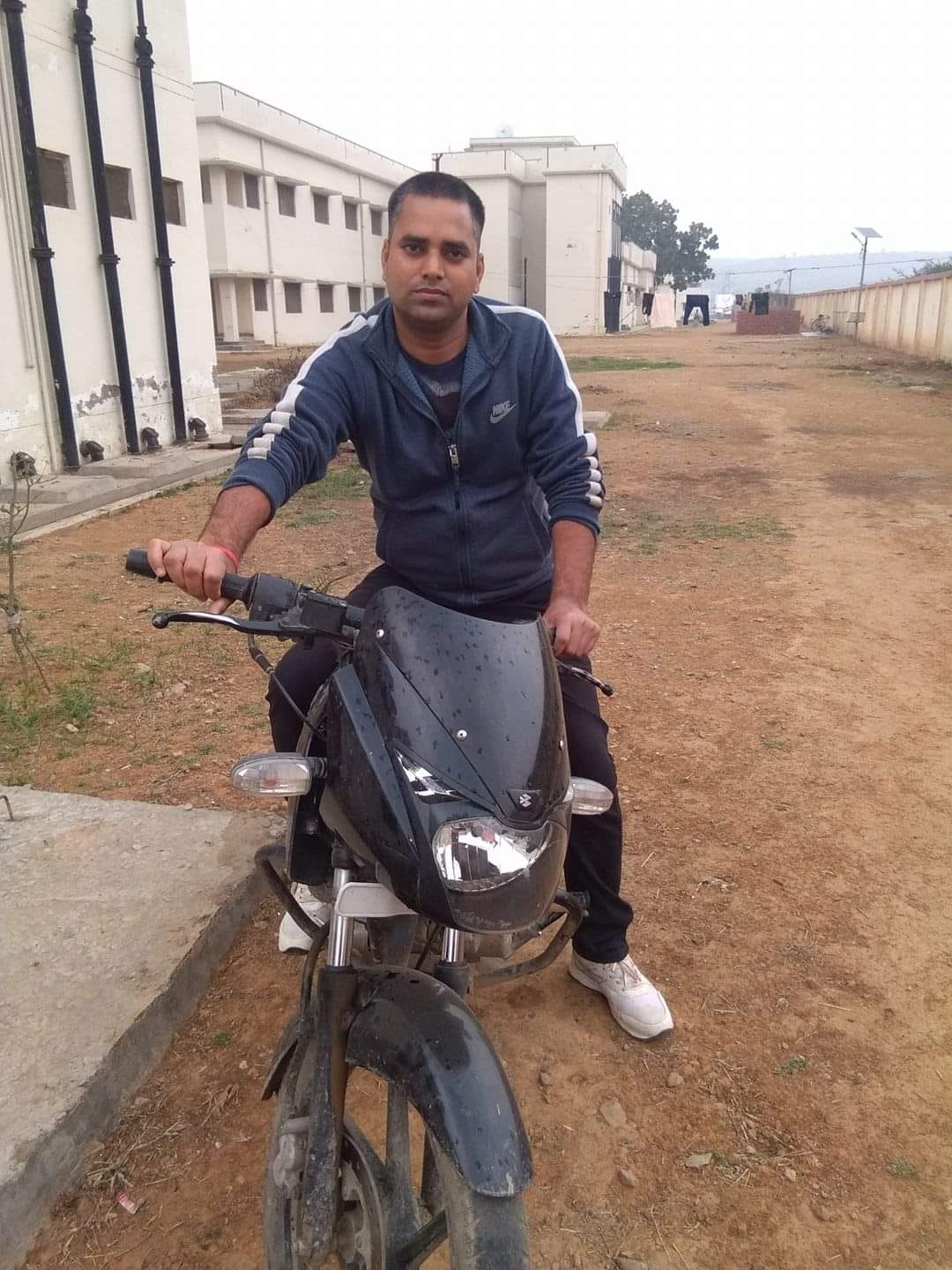 Constable dies after being hit by an unknown vehicle Azamgarh had come for government