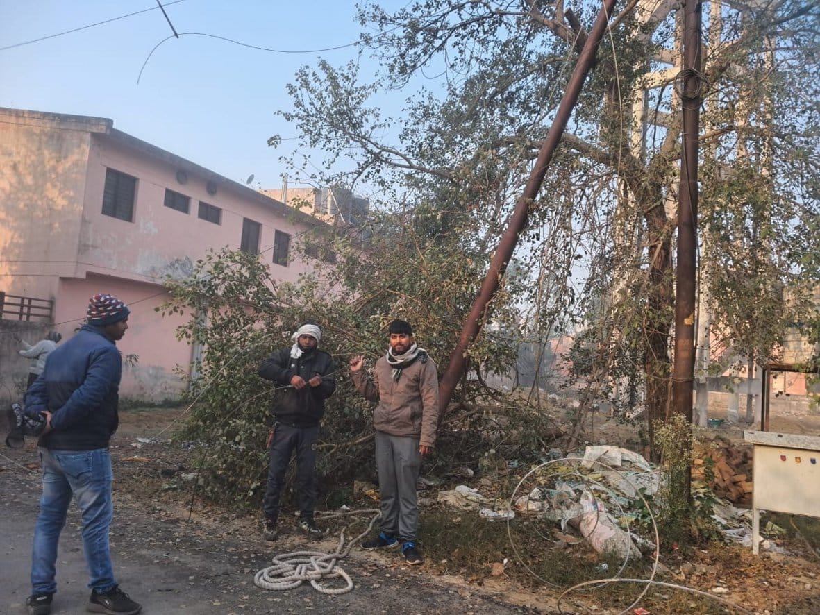 Due to breaking of the wire, the lights of the officers' houses went off for 11 hours.