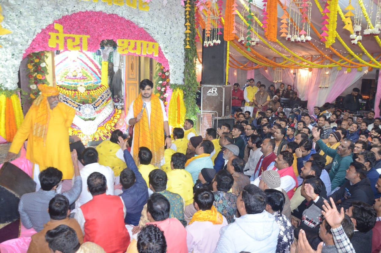 On the first day of the year, the head was bowed in the temples and sought blessings